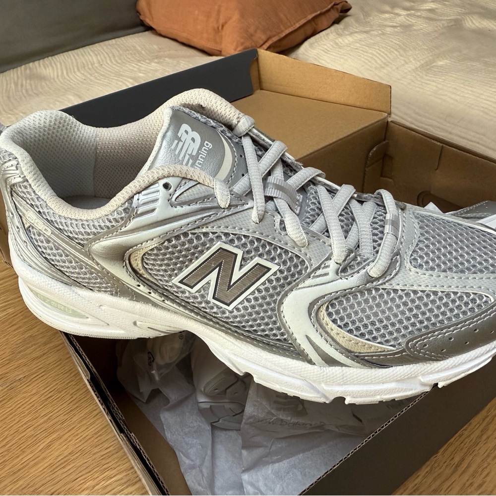 New Balance | Metallic Silver 530 BRAND NEW